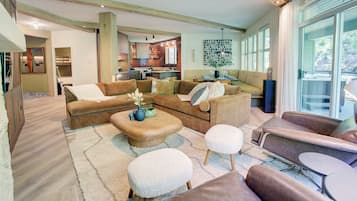 Smart-TV, Kamin, Videospiele