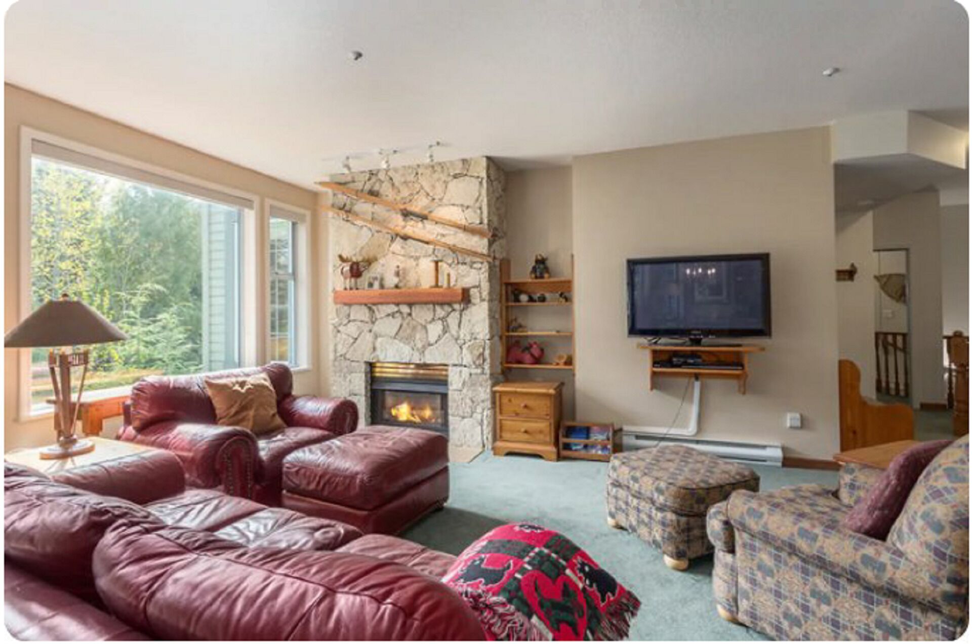 Private Blueberry Paradise + Hot-tub with views