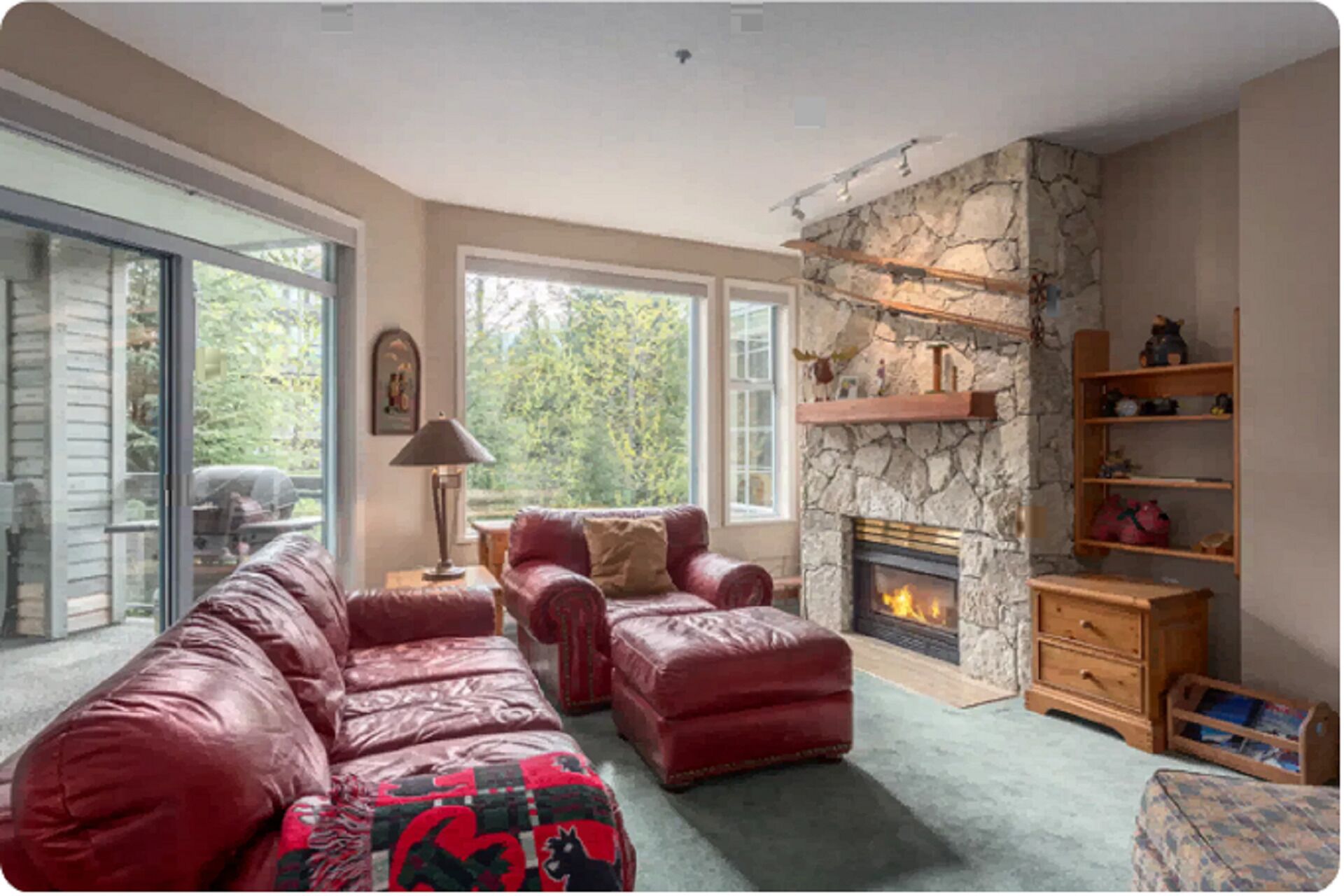 Private Blueberry Paradise + Hot-tub with views