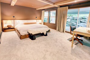 4 bedrooms, desk, iron/ironing board, travel crib