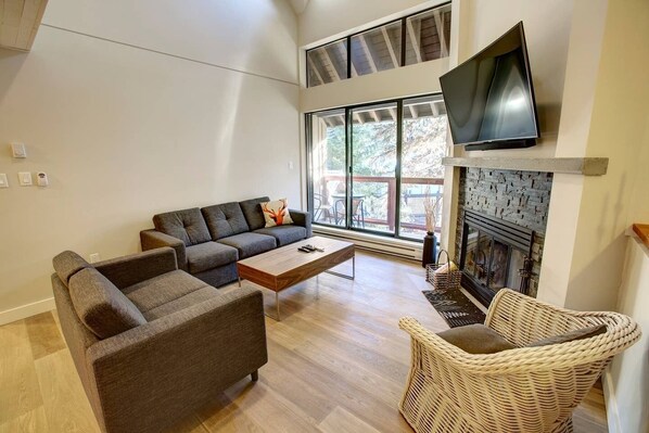 Télévision, cheminée