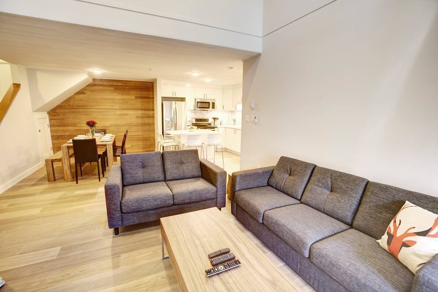 Modern 3 Bed/2Bath Townhouse in Snowberry Villas