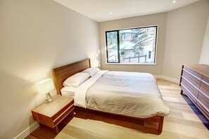 3 chambres, fer et planche à repasser, Wi-Fi, draps fournis