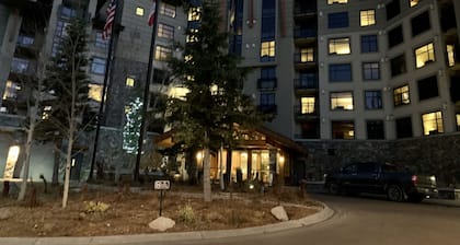 Westin Monache: Estudio de lujo totalmente remodelado en el último piso. Se admiten perros