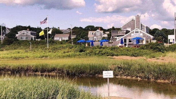 A coastal town with houses, a snack bar, and a closed area sign by a water body. - Walk to Beach Central AC WiFi Beach Pearl (Chatham)