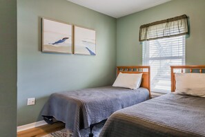 3 bedrooms, iron/ironing board, travel cot, free WiFi
