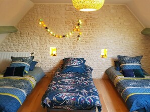 5 slaapkamers, een strijkplank/strijkijzer, gratis wifi, beddengoed