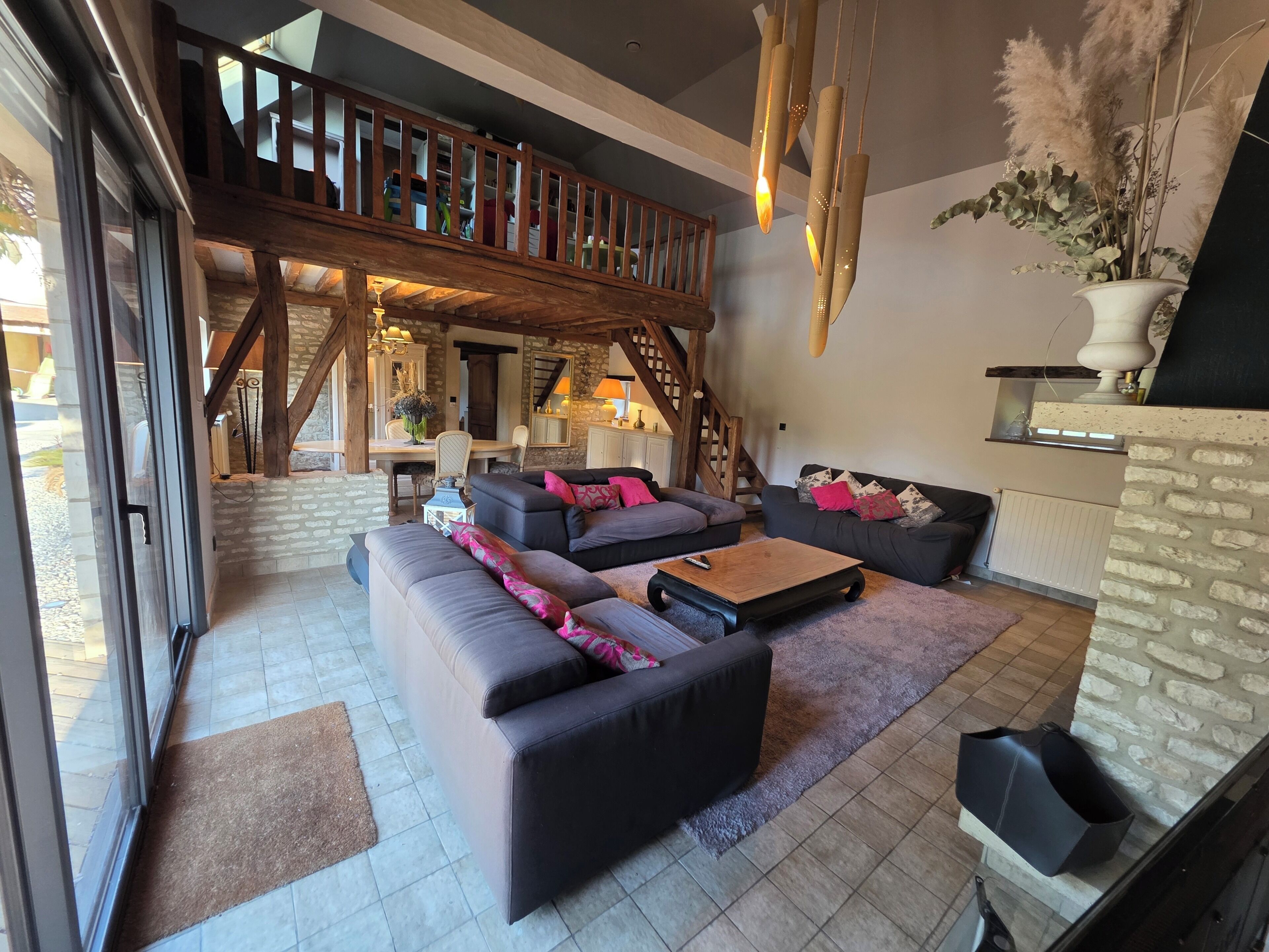 TV, fireplace, table tennis, books