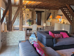 TV, fireplace, ping pong, books - Magnificent Normandy farmhouse built in 1816, 2h30 from Paris (Ri)