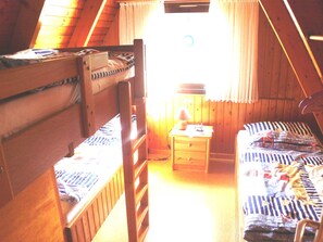 2 عدّة غرف نوم وسرير سفر