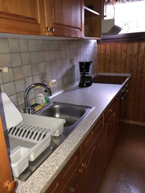 Kühlschrank, Mikrowelle, Ofen, Hochstuhl