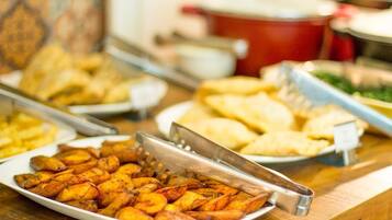 Café da manhã com buffet todos os dias (BRL 12 por pessoa)