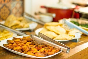 Daily buffet breakfast (BRL 12 per person) - OYO Hotel Rede 1 (Campos)