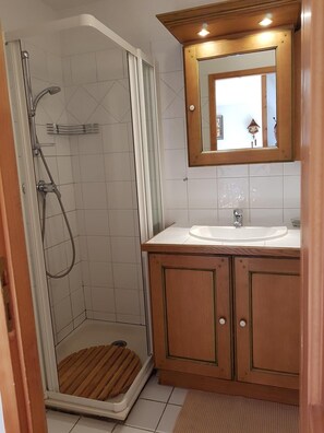 Shower, toilet paper - Ski-to-door apartment rental 5 people with access to Domaine des Saisies (Villard-sur-Doron)
