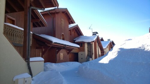 Ski-to-door apartment rental 5 people with access to Domaine des Saisies