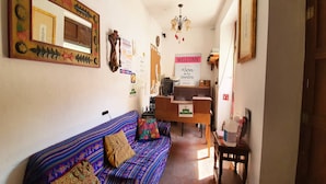 Interior - Capital O Hotel Al Son de los Santos - Hostel (Guanajuato)