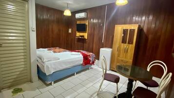 Dreibettzimmer | Minibar, kostenloses WLAN, Bettwäsche