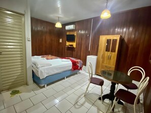 Habitación triple | Minibar, wifi gratis y ropa de cama 