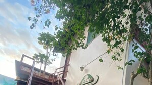 ميني بار وواي فاي مجانًا وملاءات أسرّة