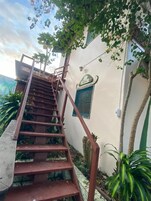 Quarto quádruplo superior | Frigobar, Wi-Fi de cortesia, roupa de cama