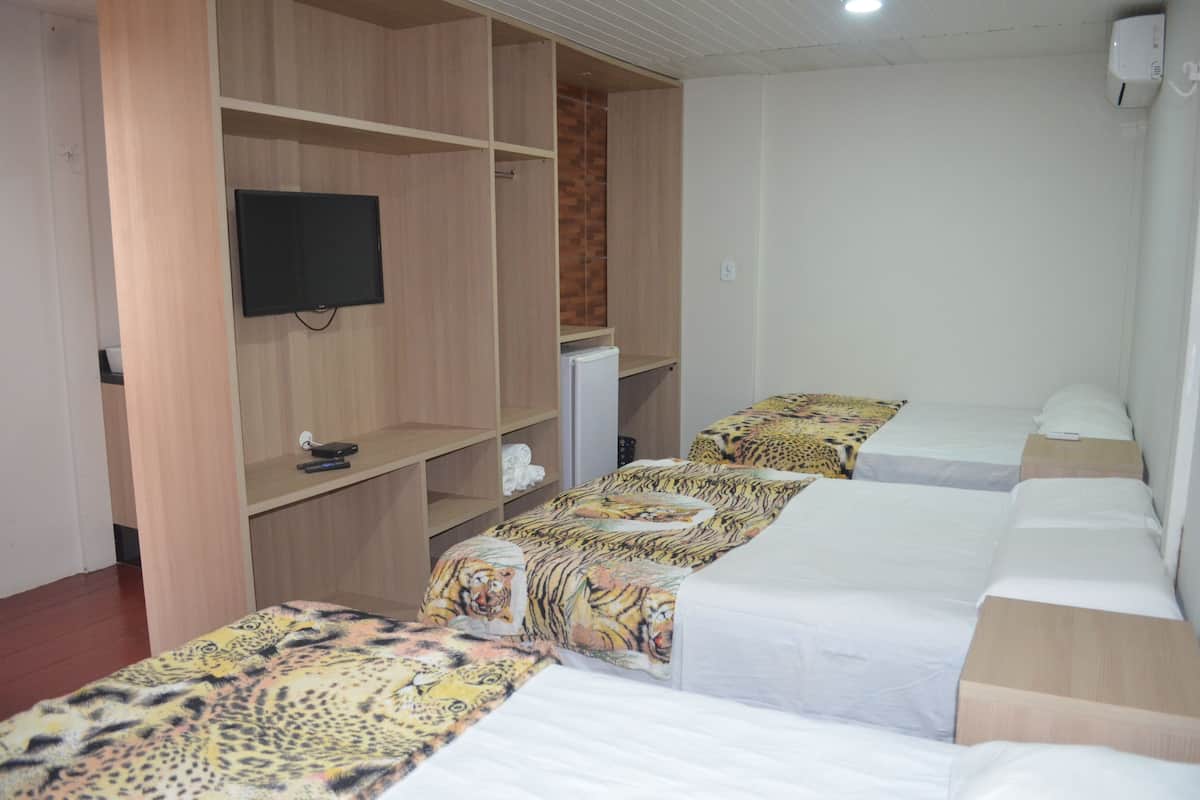 Minibar, wifi gratis y ropa de cama