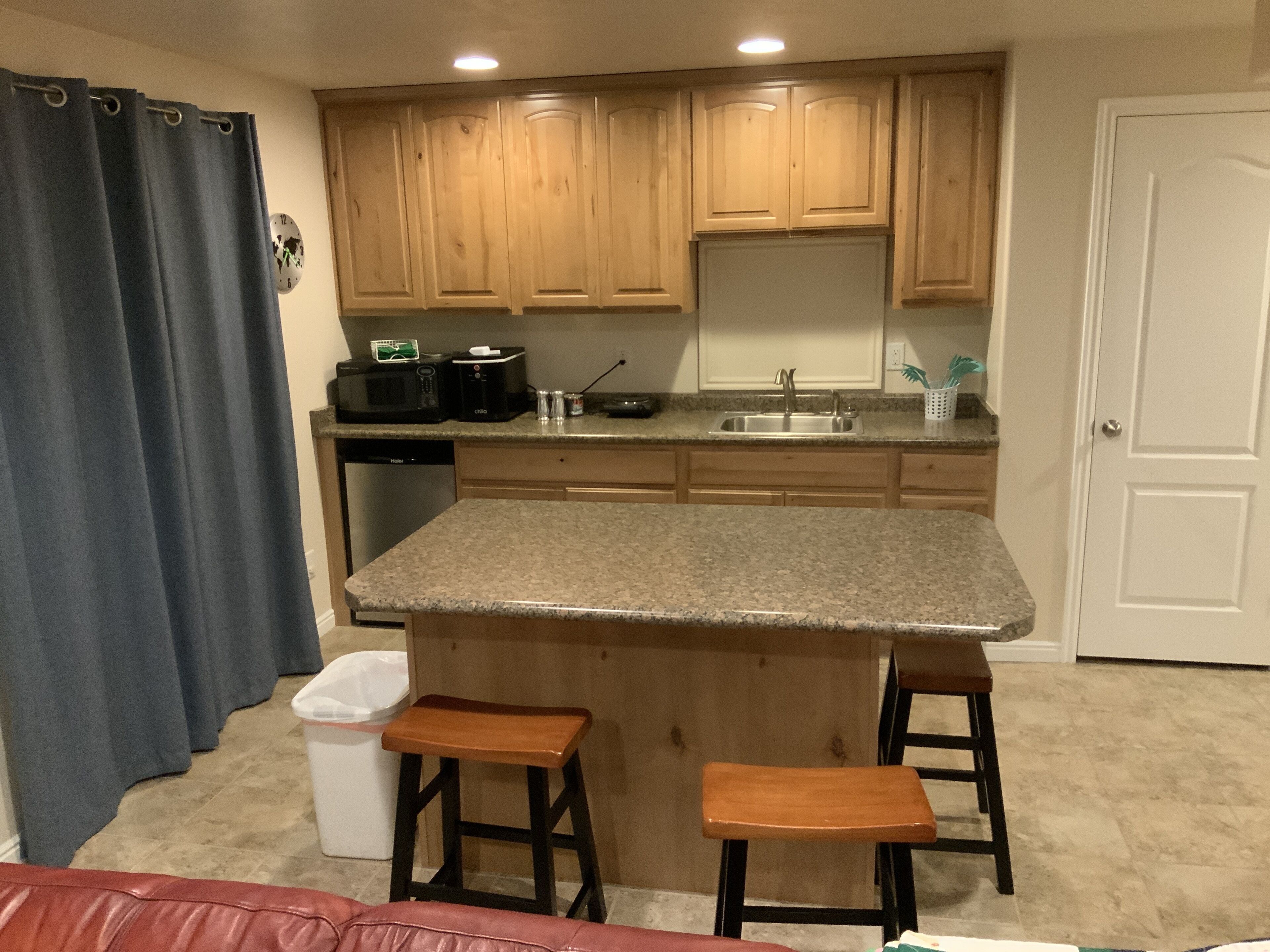 Large Basement, close to ski resorts with a work station. 