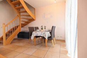 Unclassified image, 4 of 25, button