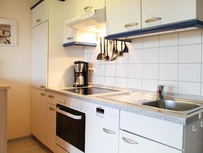Kühlschrank, Mikrowelle, Ofen, Geschirrspüler