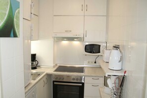 ثلاجة، ميكروويف، فرن، غسالة أطباق