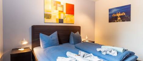 3 bedrooms, travel crib, WiFi, bed sheets