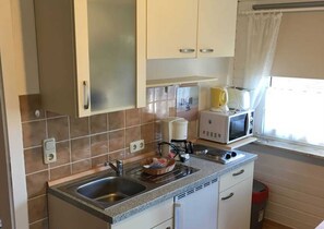 Unclassified image, 4 of 8, button