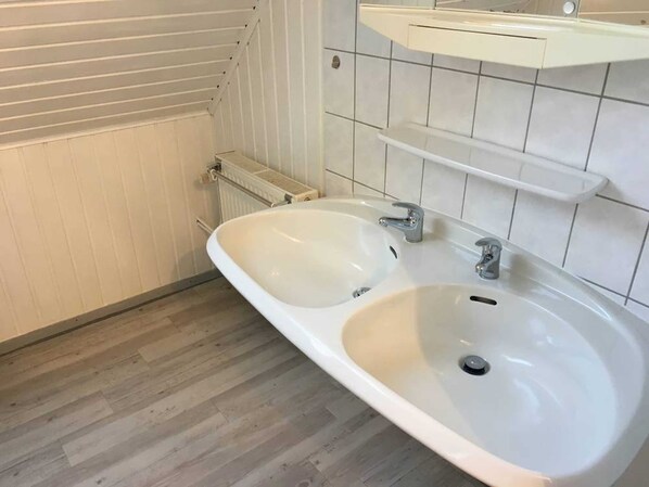 Unclassified image, 1 of 12, button