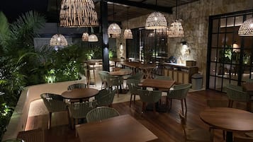 Daily cooked-to-order breakfast for a fee