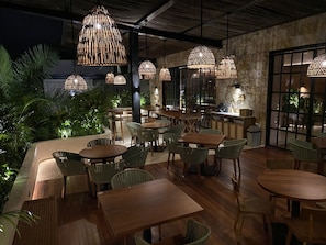 Se ofrece un desayuno a la carta todos los días (por un coste adicional)