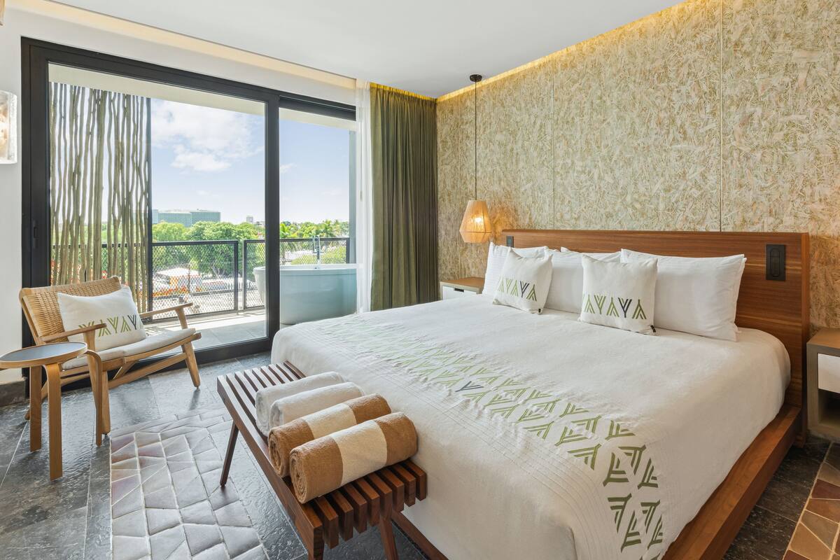 Master Suite, 1 King Bed | 客房内保险箱、办公桌、免费 WiFi