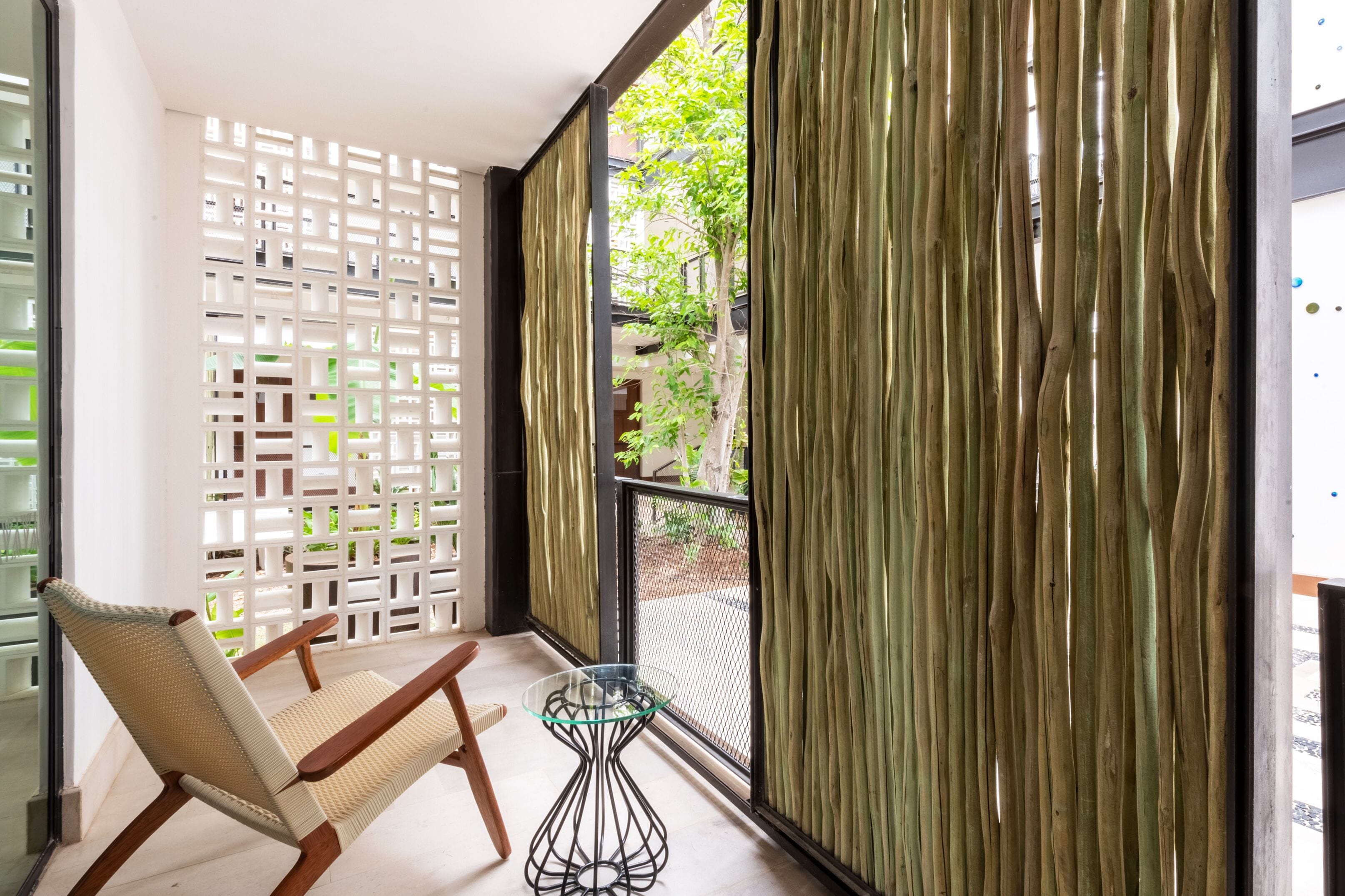 junior suite, 1 king bed | 1 bedroom, in-room safe, desk, free wifi