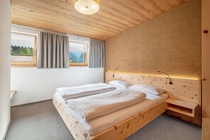 3 chambres, lit parapluie, Wi-Fi, draps fournis