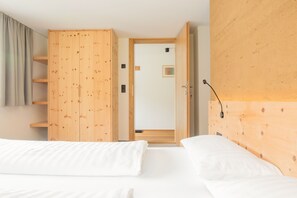 1 bedroom, in-room safe, travel cot, WiFi