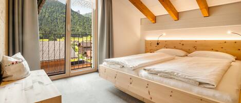 2 bedrooms, in-room safe, travel crib, WiFi