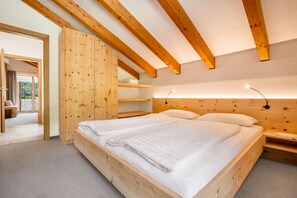 2 bedrooms, in-room safe, travel cot, WiFi