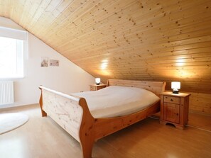 Unclassified image, 4 of 18, button