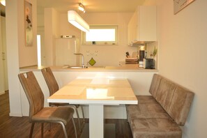 Kühlschrank, Mikrowelle, Ofen, Geschirrspüler