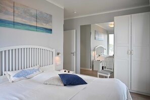 2 bedrooms, travel cot, WiFi