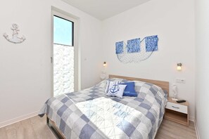 3 bedrooms, travel crib, WiFi, wheelchair access - Sea always works, Germany (Glowe auf Rügen)