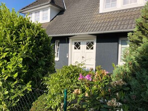 Unclassified image, 5 of 16, button