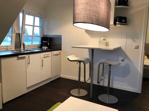 Unclassified image, 3 of 16, button