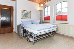 2 Schlafzimmer, Reisekinderbett, WLAN