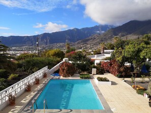 Unclassified image, 4 of 38, button