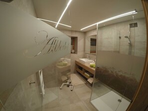 淋浴設備、風筒、提供毛巾、廁紙