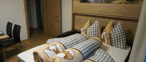 2 chambres, coffres-forts dans les chambres, Wi-Fi, draps fournis